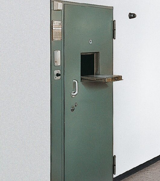 Врати за местата за лишаване от свобода Novoferm