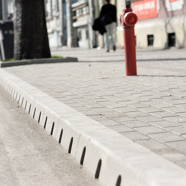 Бордюри с интегрирано отводняване ACO KerbDrain