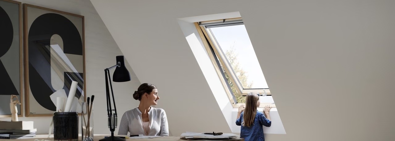 ПОКРИВНИ ПРОЗОРЦИ VELUX GPL 3070 и GPU 0070 С ДОЛНО УПРАВЛЕНИЕ ПРЕМИУМ