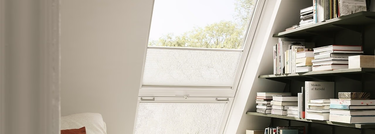 ПОКРИВНИ ПРОЗОРЦИ VELUX GPL 3070 и GPU 0070 С ДОЛНО УПРАВЛЕНИЕ ПРЕМИУМ