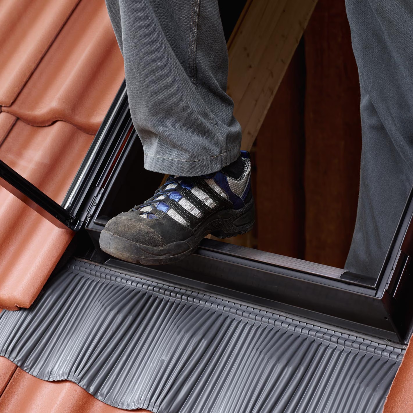 Покривен изход VELUX GVT 103, 54x83см, 0059 черен