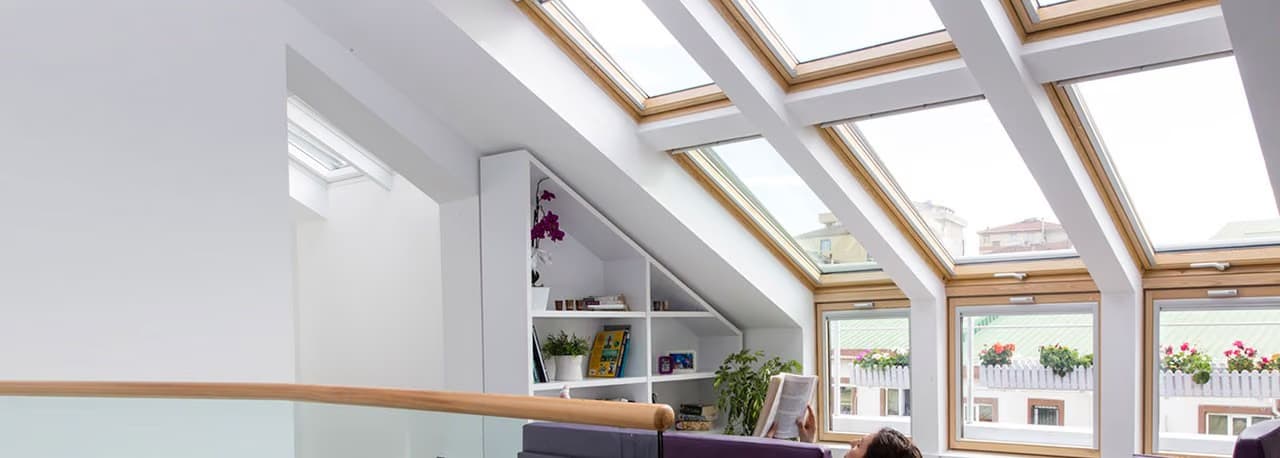 ПОКРИВНИ ПРОЗОРЦИ VELUX GPL 3070 и GPU 0070 С ДОЛНО УПРАВЛЕНИЕ ПРЕМИУМ