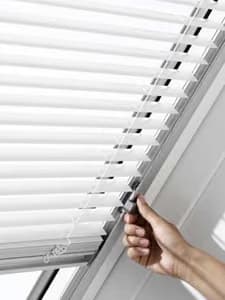 ВЕНЕЦИАНСКИ ЩОРИ VELUX PAL