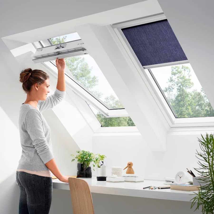 Покривен прозорец VELUX Стандарт Плюс GLU 0061B CK04 55x98см - долно управление